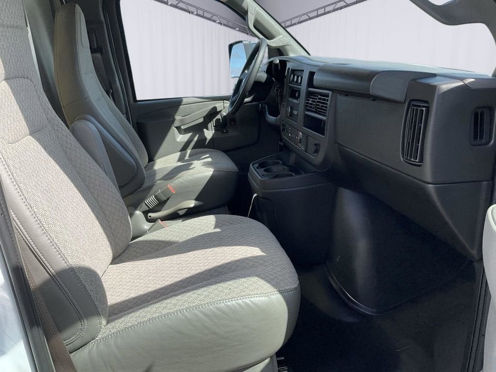 2025 GMC Savana Cutaway 3500 1WT