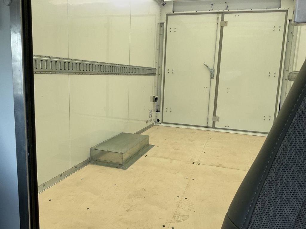 2025 GMC Savana Cutaway 3500 1WT