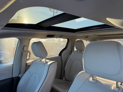 2017 Chrysler Pacifica Hybrid Platinum